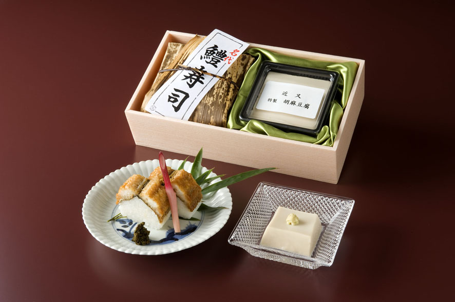 鱧寿司 半分と胡麻豆腐のセット