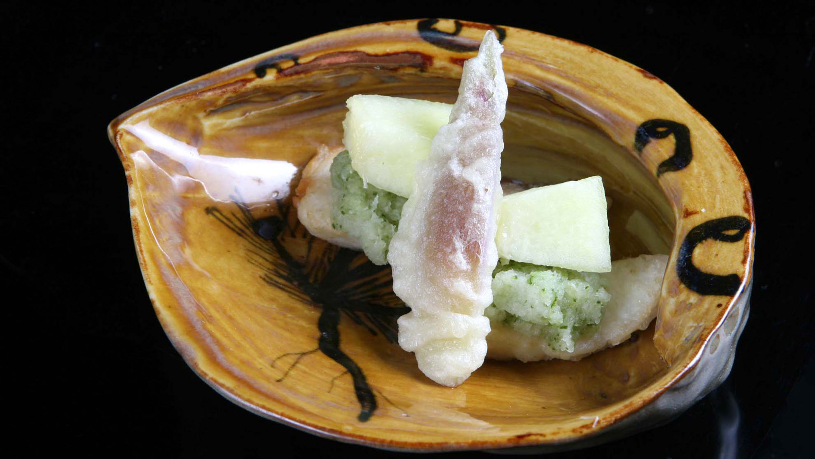 (Fried Dish) Deep-fried Sea Bass with Green Vinegar Sauce and Melon