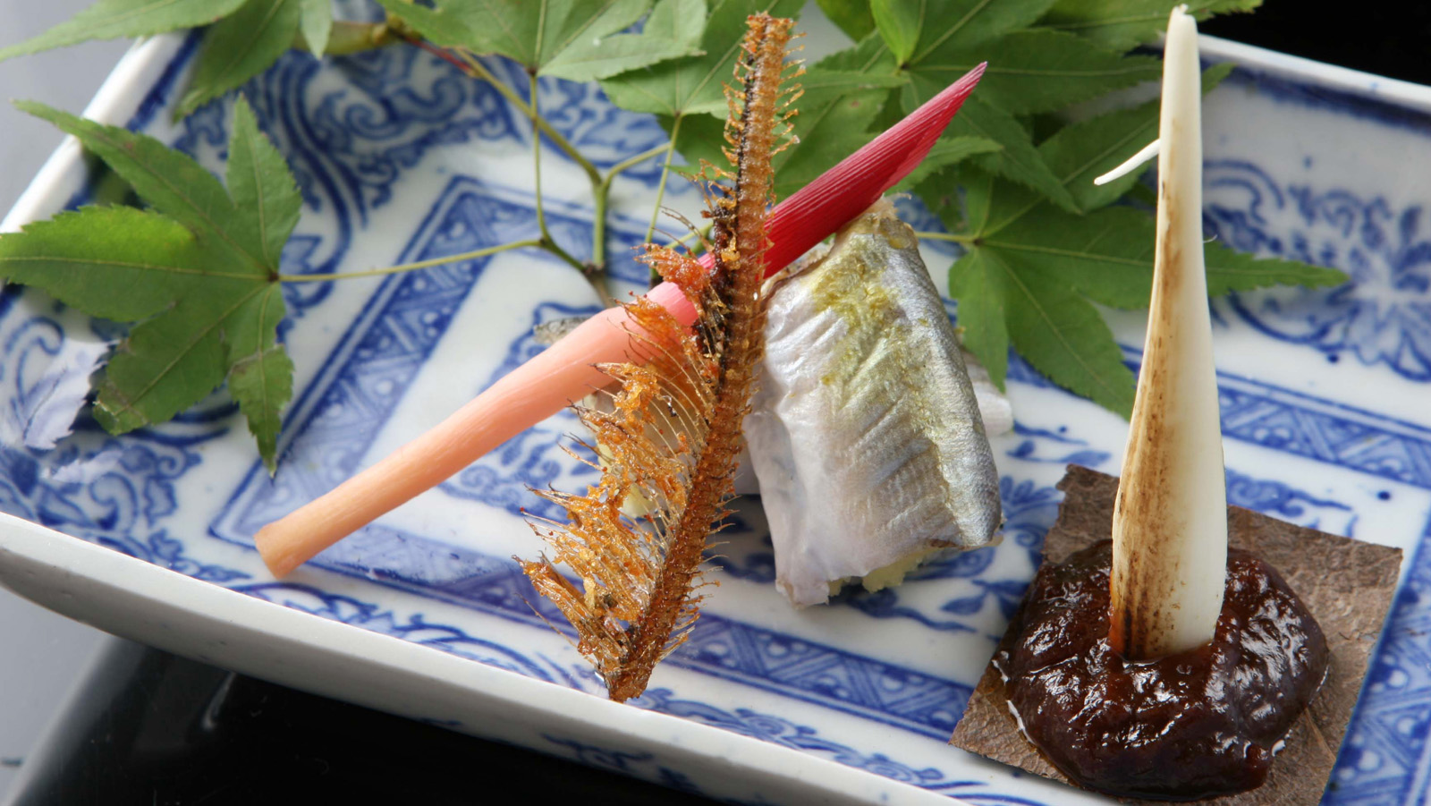 【燒物】 鹽烤子持香魚（去骨處理）　配魚骨煎餅